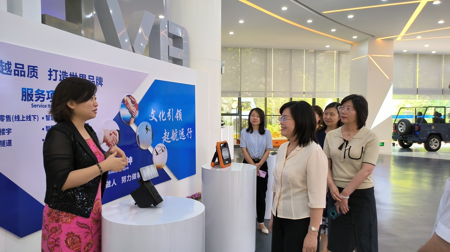 7月13日，省婦聯(lián)黨組書記、主席楊曉曼一行到全國巾幗建功先進(jìn)集體--成威科技調(diào)研3.jpg