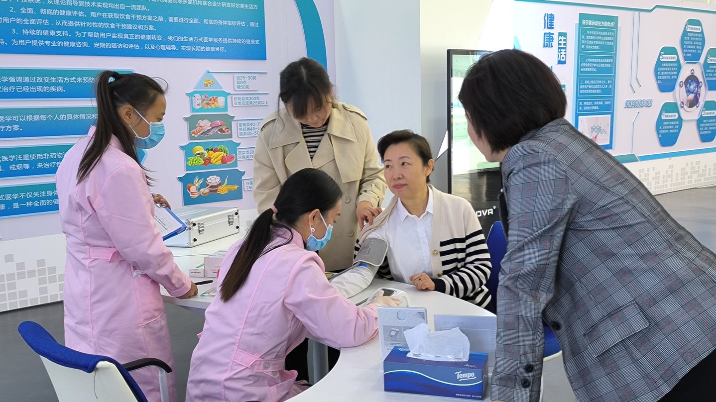2023年10月20日，市政協(xié)主席劉彤到公司調(diào)研