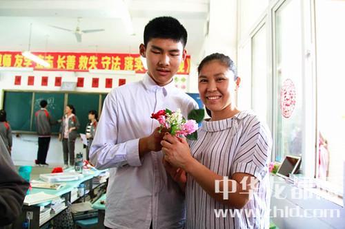 母親節(jié)，周口高中生這樣過(guò)！