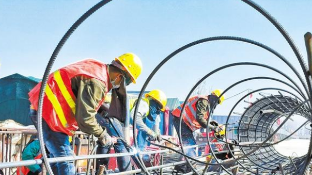 致敬！高溫下的建設(shè)者