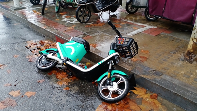 請(qǐng)把車子放好吧！