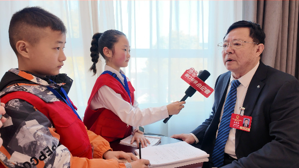 小記者跑兩會(huì) | 周報(bào)小記者對(duì)話市人大代表趙金豹